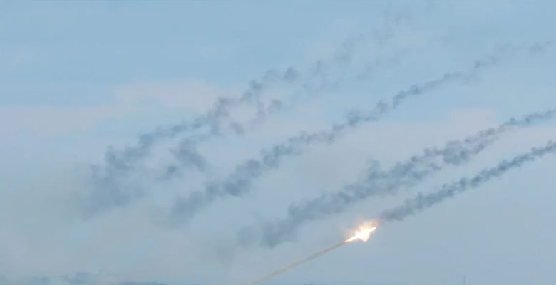قتيلة ومصابون في إسرائيل بعد هجوم صاروخي من قطاع غزة