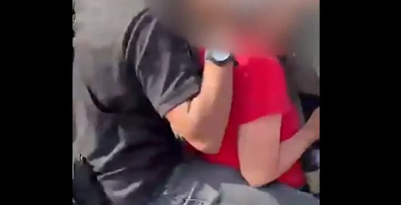 مشاهد لخطف ونقل أسرى إسرائيليين على دراجات نارية لداخل غزة