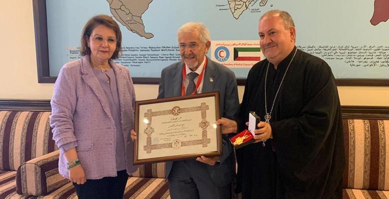 الكنيسة البطريركية للروم الكاثوليك تمنح وسام الاستحقاق للساير