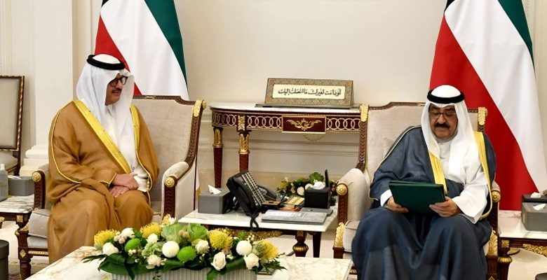 سمو ولي العهد يتسلم الدعوتين الموجهتين لسمو الأمير من خادم الحرمين لحضور القمة الخليجية مع رابطة الأسيان والقمة العربية الأفريقية