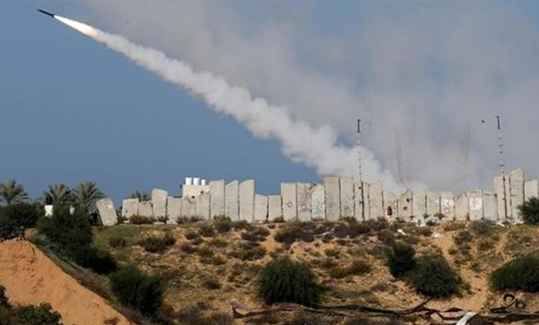 مقاتلو "حماس" يصيبون طائرة حربية إسرائيلية بصاروخ مضاد للدروع