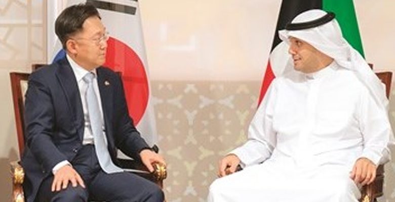 وزير المالية فهد الجارالله يستقبل سفير جمهورية كوريا