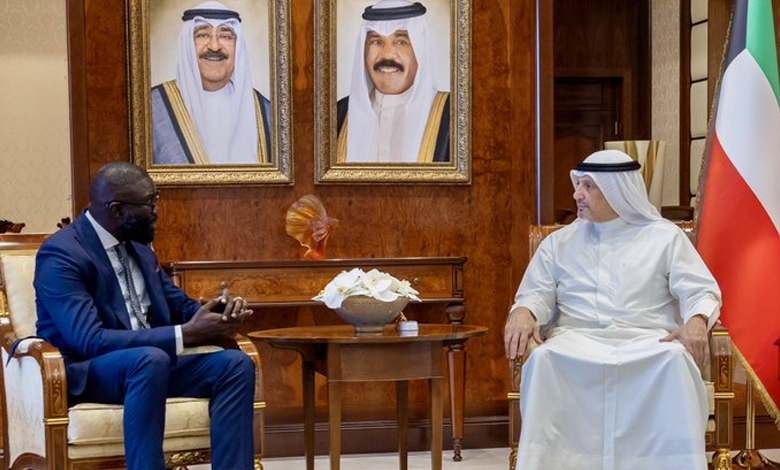 وزير الخارجية يستقبل رئيس البعثة الإقليمية للجنة الدولية للصليب الأحمر