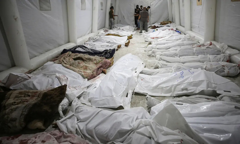 يوم دامٍ في غزة.. مستشفى الأهلي يفيض بالجثث