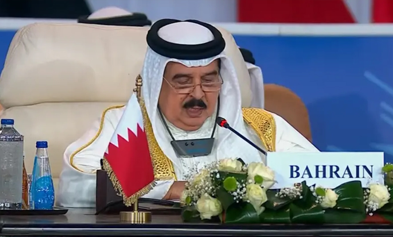 ملك البحرين: يجب العمل على الإفراج عن جميع الأسرى وإيصال المساعدات
