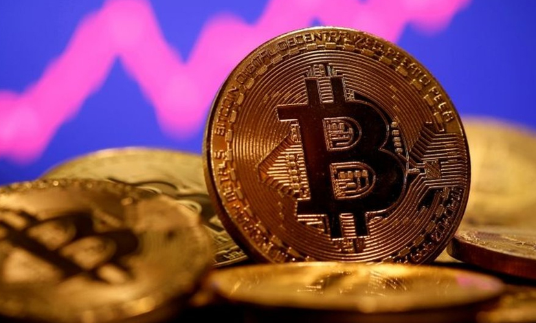«بيتكوين» تتجاوز 30 ألف دولار