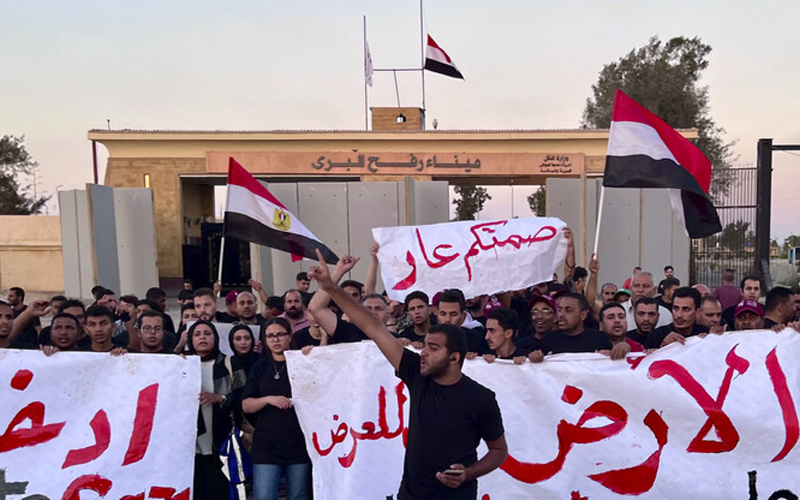 مصر تتهم إسرائيل بإعاقة دخول المساعدات الإنسانية إلى قطاع غزة