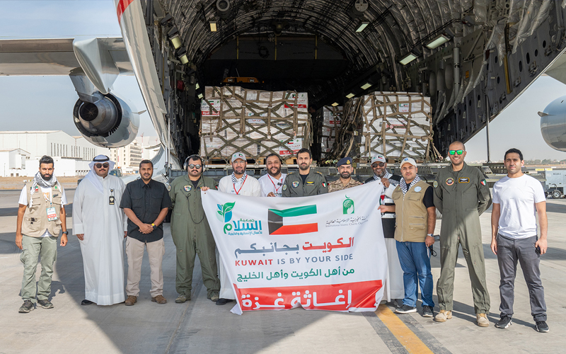 إقلاع الطائرة السادسة لإغاثة غزة وعلى متنها 40 طنا مواد غذائية وسيارتا إسعاف وجرافة و80 جهازا للطاقة الشمسية