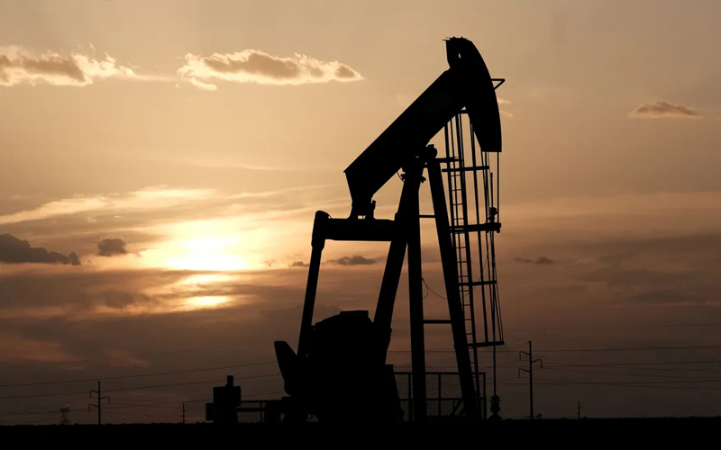 النفط يرتفع وسط مخاوف حيال الإمدادات طغت على بيانات صينية