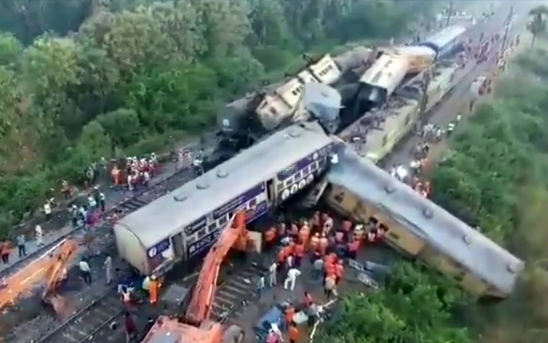 13 قتيلا بحادث اصطدام قطارين في الهند