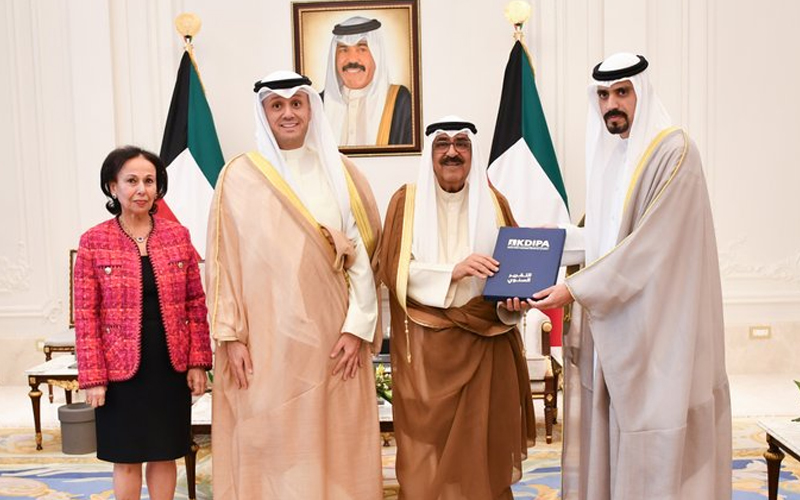 سمو ولي العهد يتسلم التقرير السنوي الثامن عن أعمال هيئة تشجيع الاستثمار المباشر للسنة المالية 2022-2023