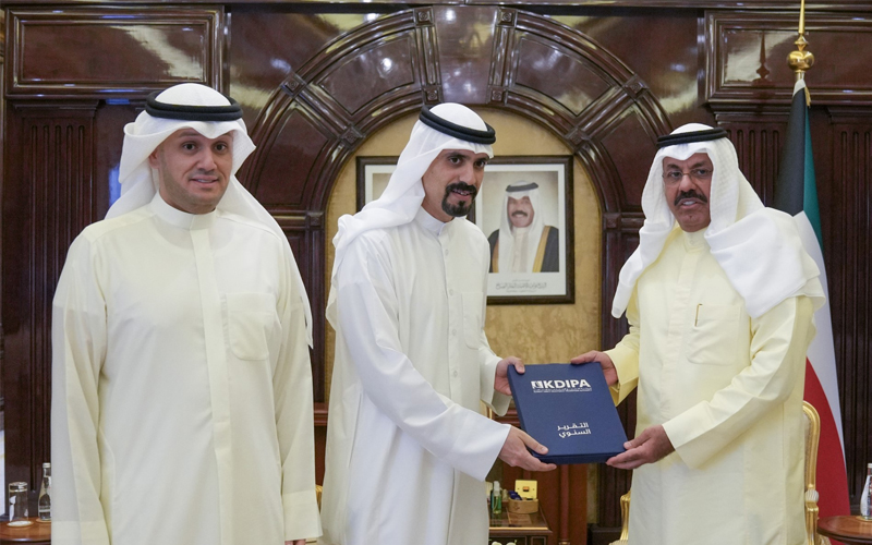 سمو رئيس مجلس الوزراء يستقبل وزير المالية ورئيس وأعضاء مجلس إدارة هيئة تشجيع الاستثمار المباشر