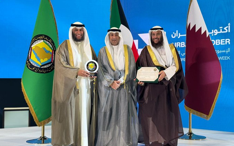 (شؤون الإسكان) الخليجي يكرم (إحياء التراث) الكويتية لإسهاماتها بمساعدة الأسر المتعففة في البلاد