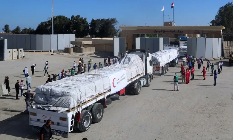 قافلة مساعدات رابعة تتجه من مصر لمعبر رفح استعدادا لدخول غزة