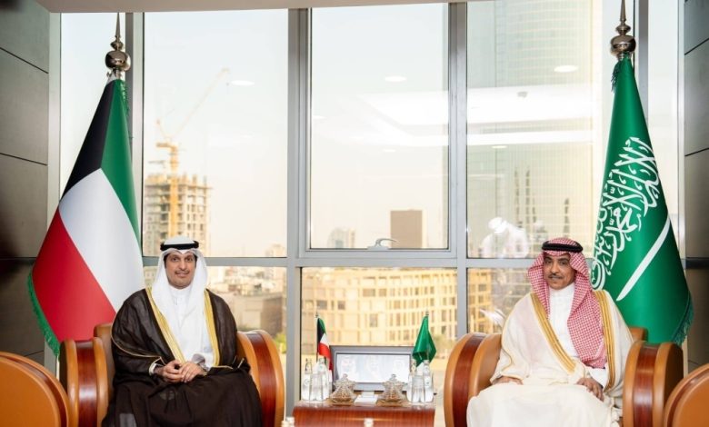 وزير الإعلام بحث مع نظيره السعودي علاقات التعاون الثنائي وسبل تعزيزها