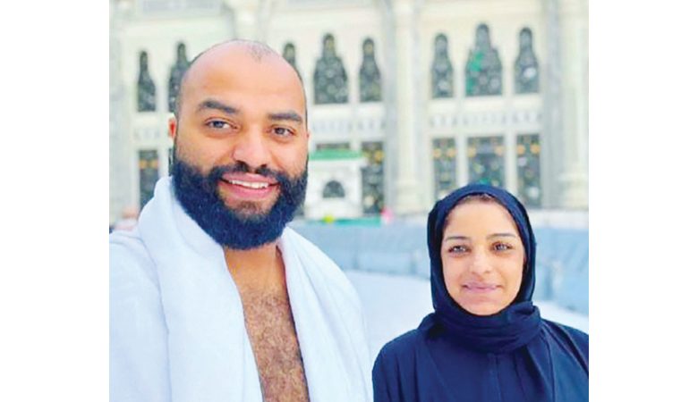 مرام البلوشي تعتمر بعد تعافيها صحياً