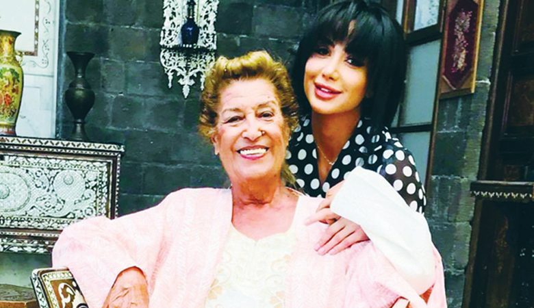 "أغمض عينيك" يعيد منى واصف إلى التصوير في دمشق