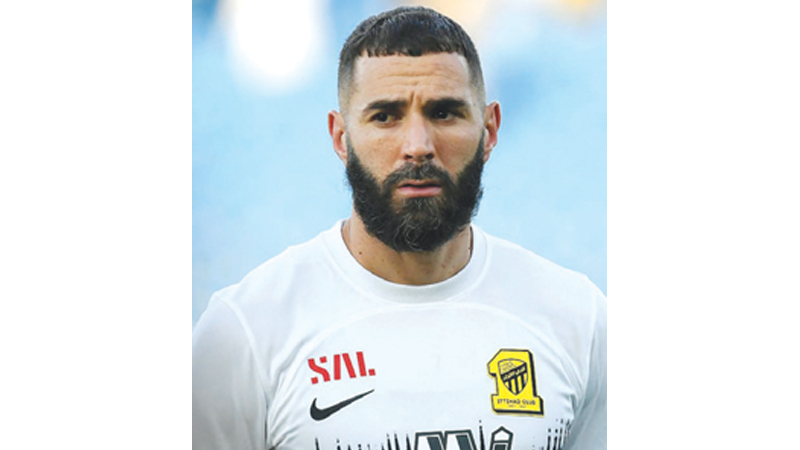 وزير الداخلية الفرنسي: بنزيمة على علاقة بـ"الإخوان"