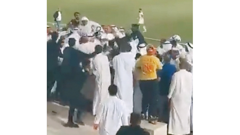 أحداث المنصة إلى "الانضباط"