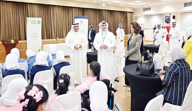 "التجاري" يدعم مدارس"ذوي الهمم"بحولي