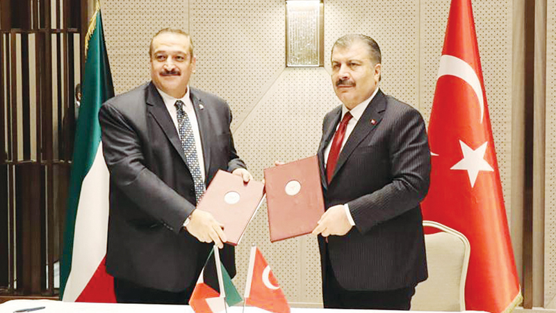 الكويت وتركيا توقعان مذكرة تفاهم صحية