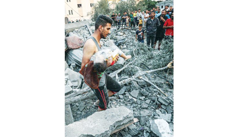 غزة بدون غذاء.. واستشهاد 1400 طفل وامرأة في 11 يوماً