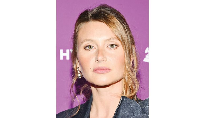 الممثلة الأميركية ألي ميشالكا خلال حضورها حفل "Spiritday" في لوس أنجليس