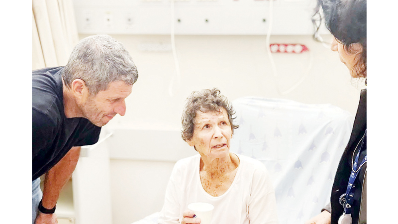 المُسنّة المُفرج عنهامن حماس: عاملونا بذوق