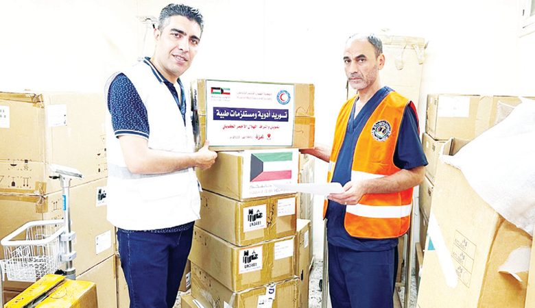 "الهلال الأحمر" تواصل تقديم المساعدات الإغاثية العاجلة للفلسطينيين