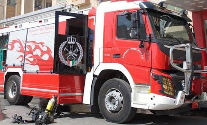 إصابة شخص في تصادم بين صالون وشاحنة على طريق الملك فهد بن عبدالعزيز