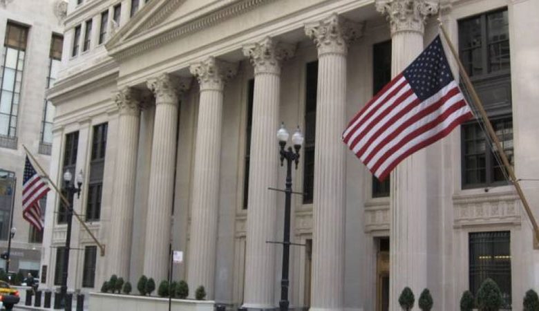 "الفيدرالي" الأميركي يثبت الفائدةعند أعلى مستوى في 22 عاماً