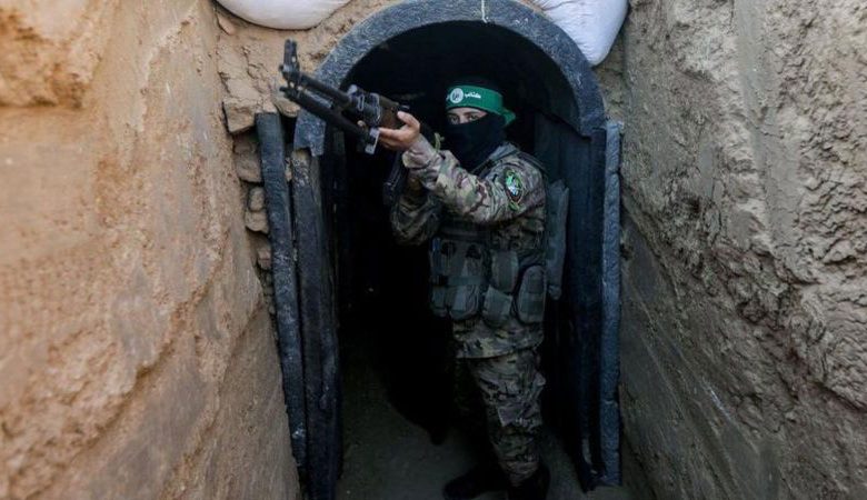 جيش الاحتلال يُرجِّح إخفاء الرهائن في أنفاق غزة