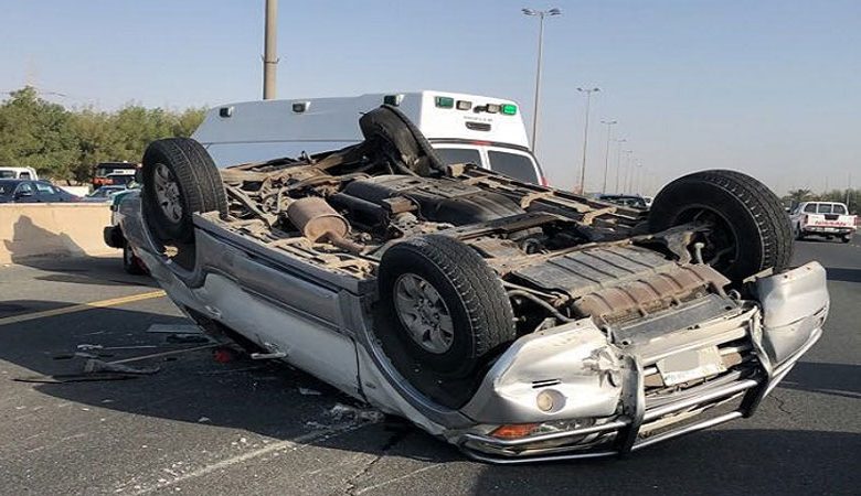 إصابة 4 عمال في انقلاب على طريق المطلاع