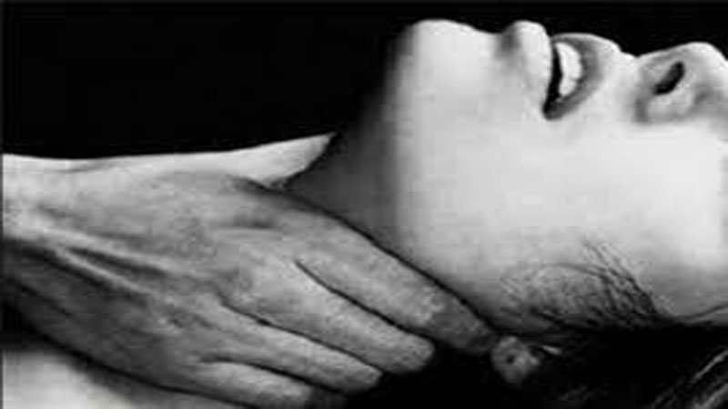 تركي تشاجر مع زوجته الحامل فخنقها