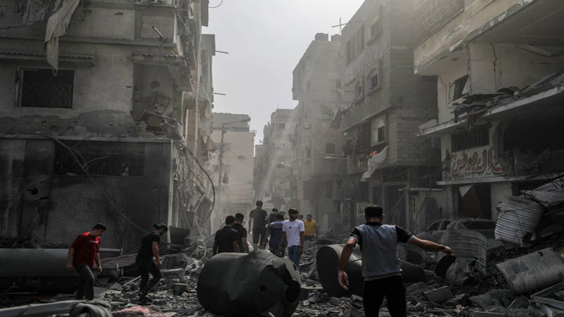 قافلة مساعدات ثالثة تدخل غزة ومصر تخلي معبر رفح من المدنيين