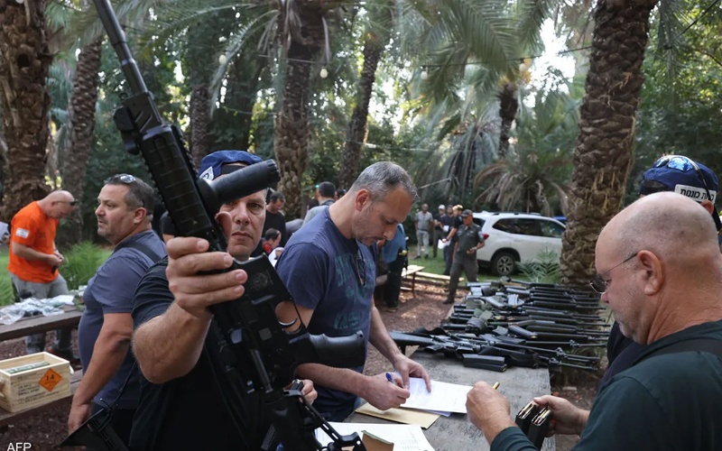 &nbsp;إسرائيل تصدر 1700 رخصة سلاح لمواطنيها يوميا