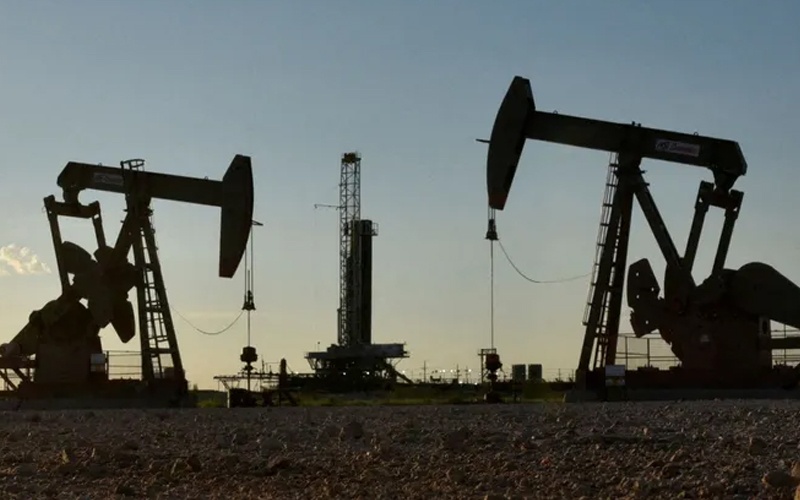 أسعار النفط تتراجع للأسبوع الرابع على التوالي