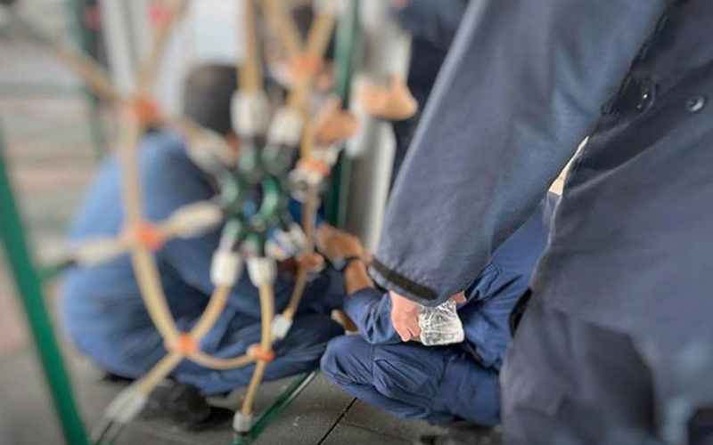 إنقاذ طفل انحشرت قدمه بلعبة في &laquo;روضة&raquo;