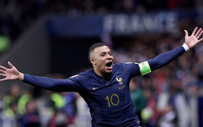 مبابي يحقق ما عجز عنه ميسي ورونالدو