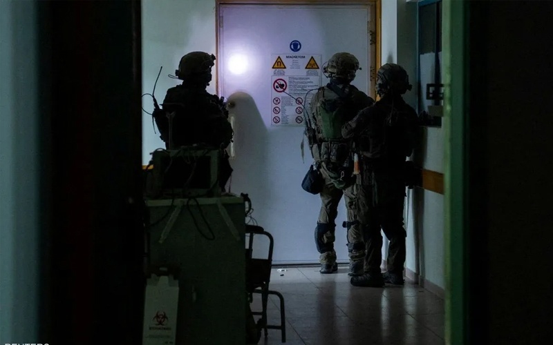 الجيش الإسرائيلي يعتقل مدير مستشفى الشفاء