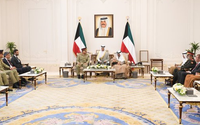 سمو ولي العهد يستقبل رئيس أركان الجيش ووزير القانون الباكستانيين بمناسبة زيارتهما الرسمية للبلاد