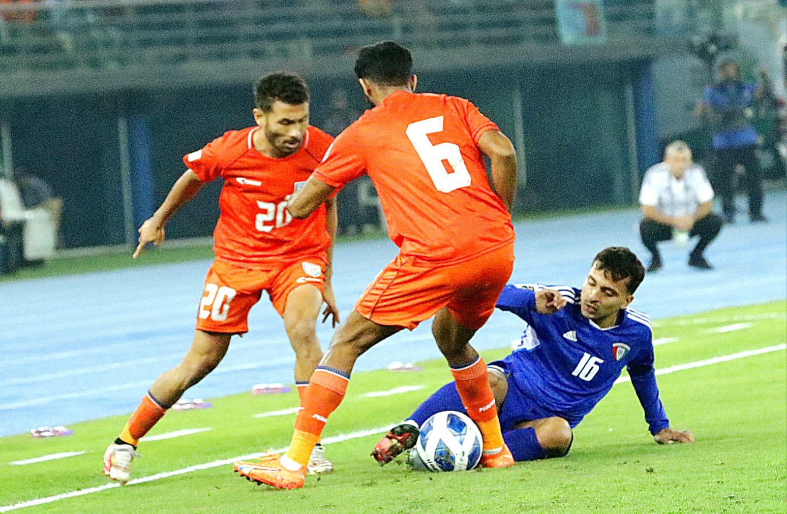 &nbsp;مركب الأزرق&hellip; "طبع" بالهند