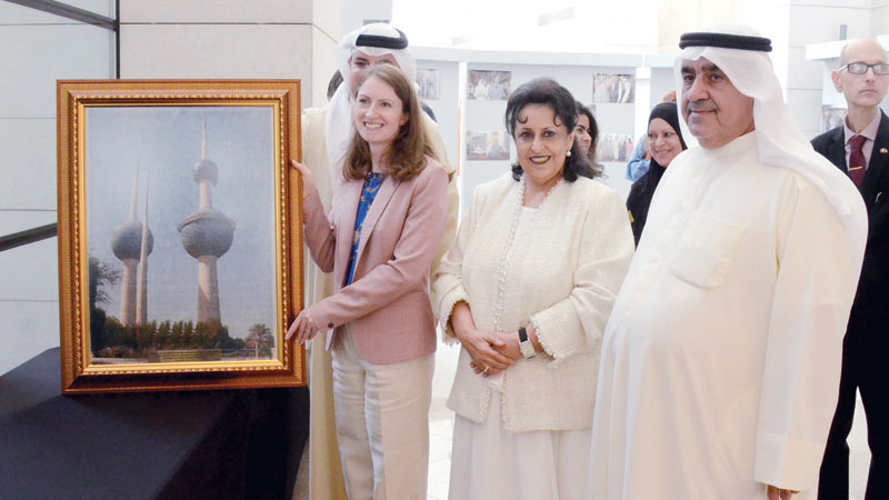 السفيرة لويس: صداقة قوية تربطبين الكويت وبريطانيا