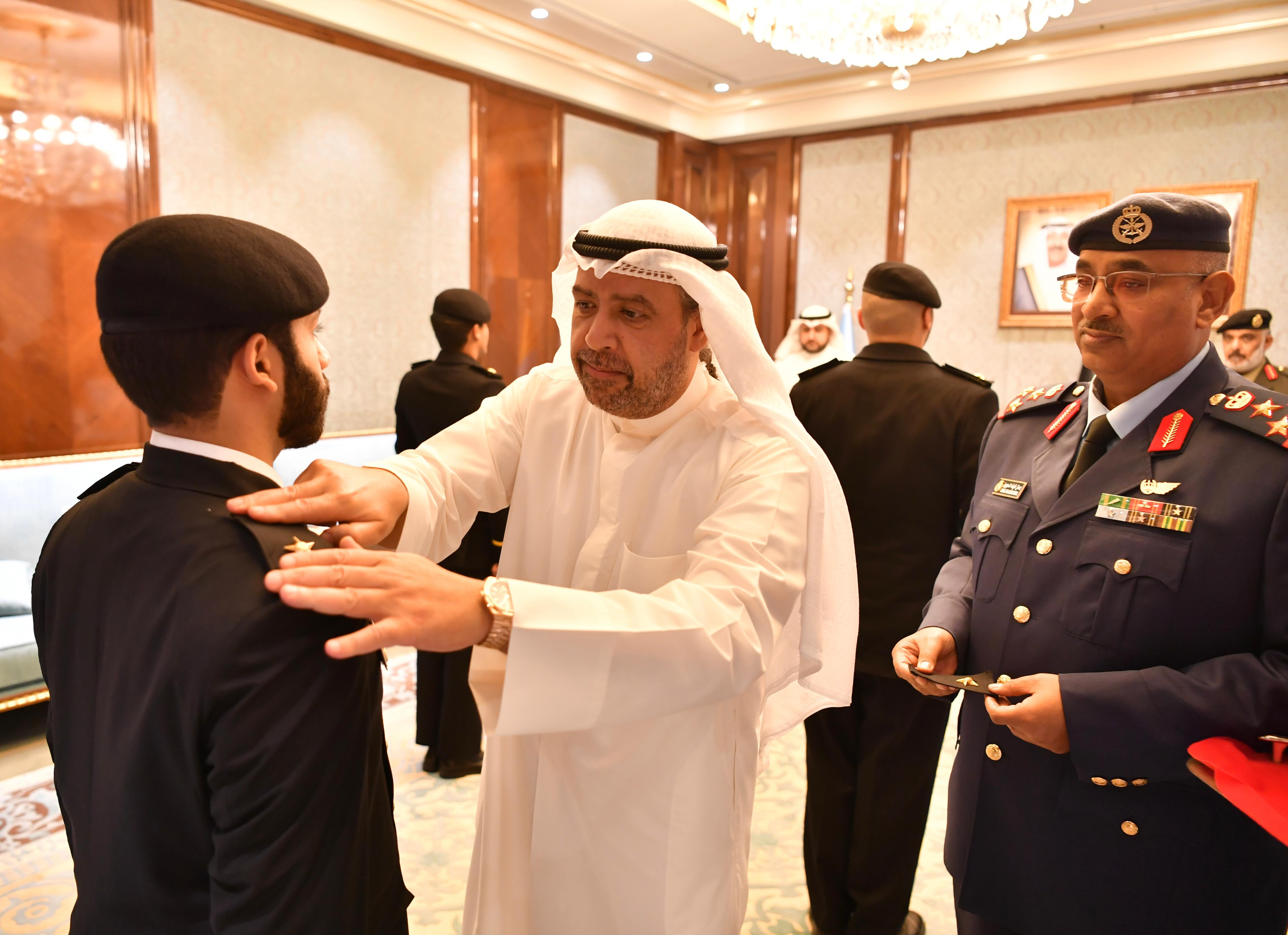 وزير الدفاع حضر مراسم تولية الضباط الجدد : العمل بروح الفريق الواحد &nbsp;