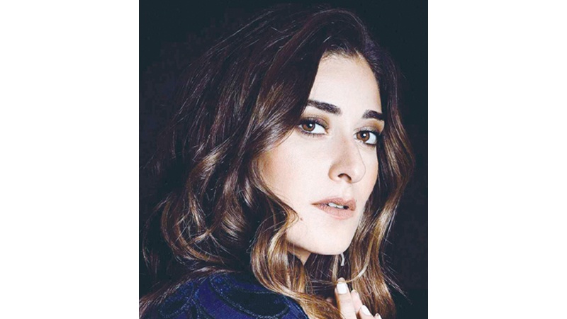 أمينة خليل صورت "أنف وثلاث عيون"