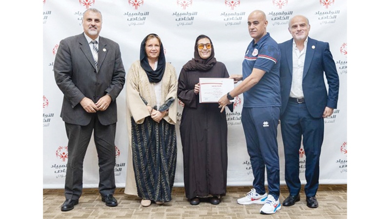 رشوان يجتاز دورة سباحة الأولمبياد الخاص