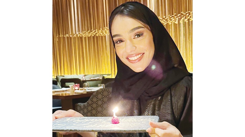 زينة عماد احتفلت بعيدها بعد تعافيها من المرض