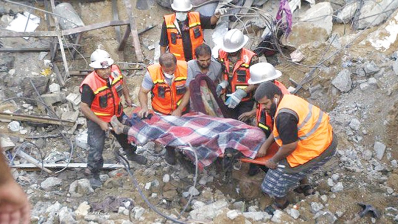 تمديد الهدنة في غزة يومين وسط انتشال جثث عشرات الشهداء