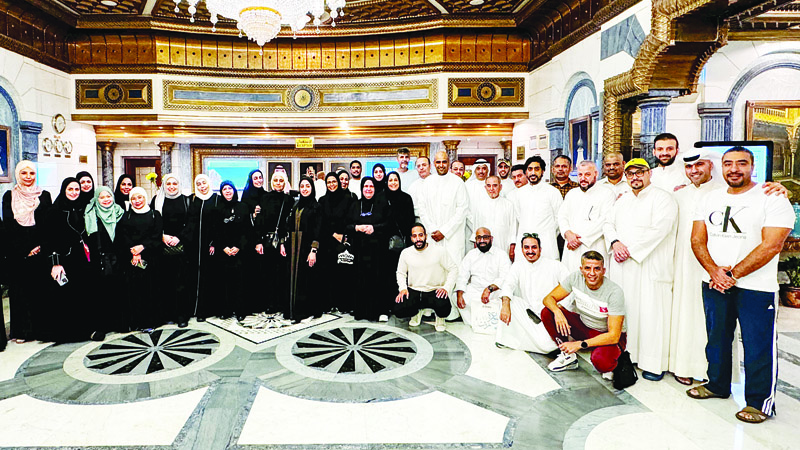 "زين" نظمت رحلة العمرة الـ 19 لموظفيها وعائلاتهم