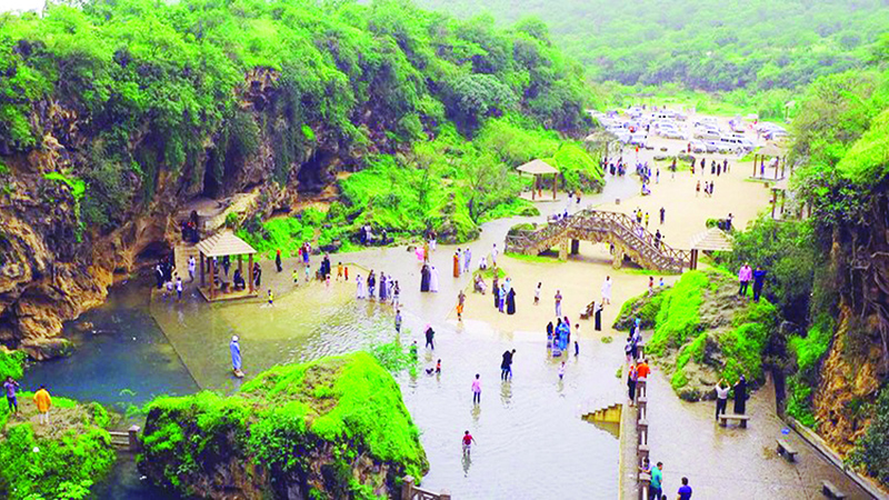 الخروصي: علاقات تاريخية وثيقة ومتميزة بين عُمان والكويت شملت جميع أشكال التعاون